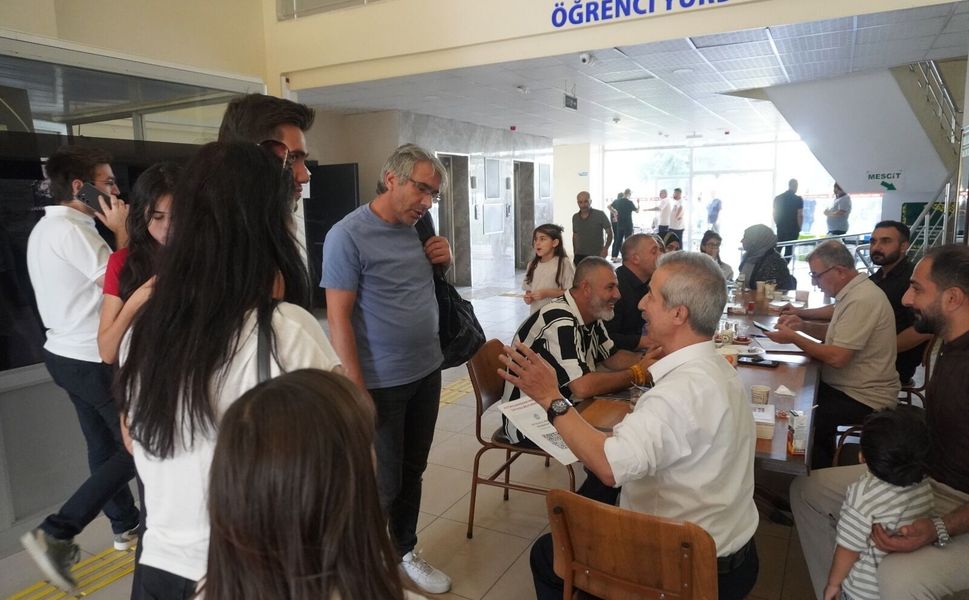 Batman’da Üniversite Heyecanı: Öğrenciler Yurtta Sıcak Karşılandı