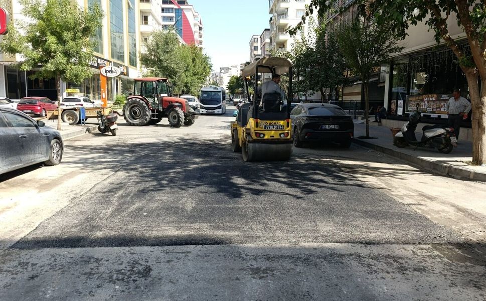 Batman’da Yol Açma Ve Asfalt Çalışmaları Hız Kesmiyor