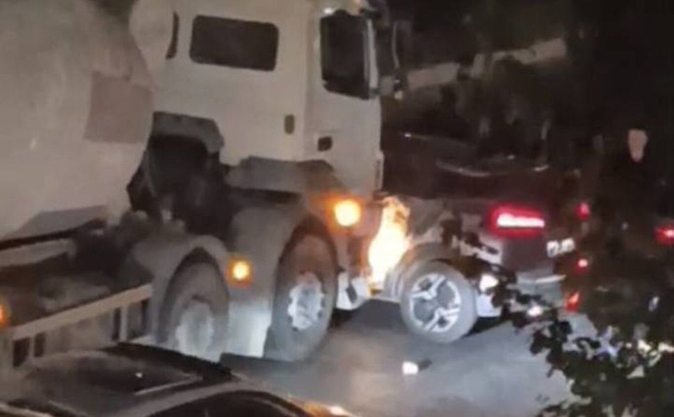 Beton Mikseri Otomobili Metrelerce Sürükledi: 1 Yaralı