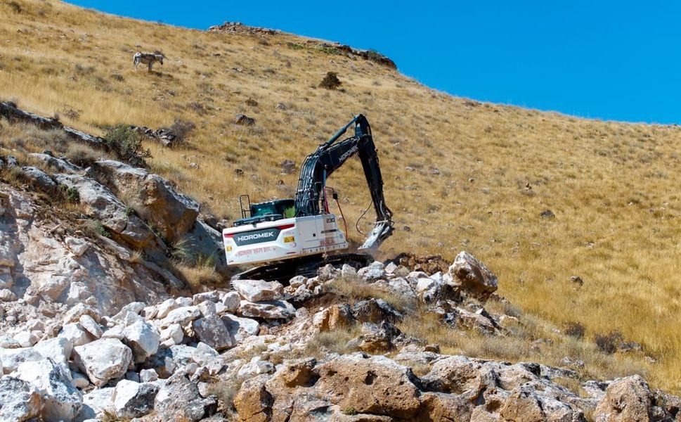 Çardaklı’da ulaşım için 6 kilometrelik yeni yol açılıyor