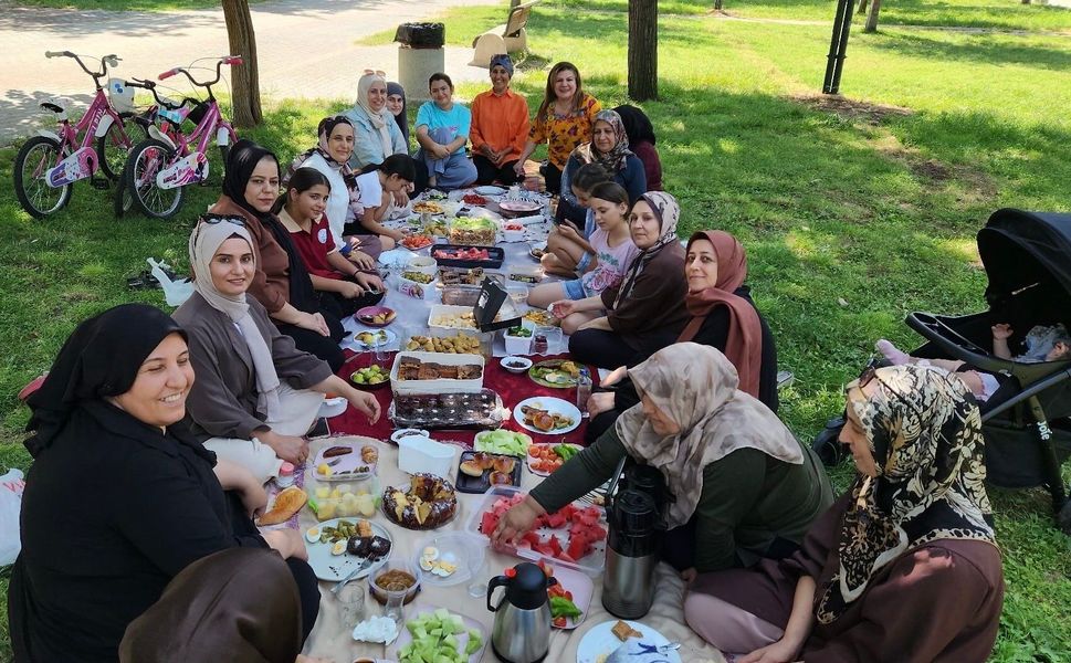 ÇATOM’da Mezuniyet Coşkusu: Kursiyerler Hem Öğrendi Hem Eğlendi