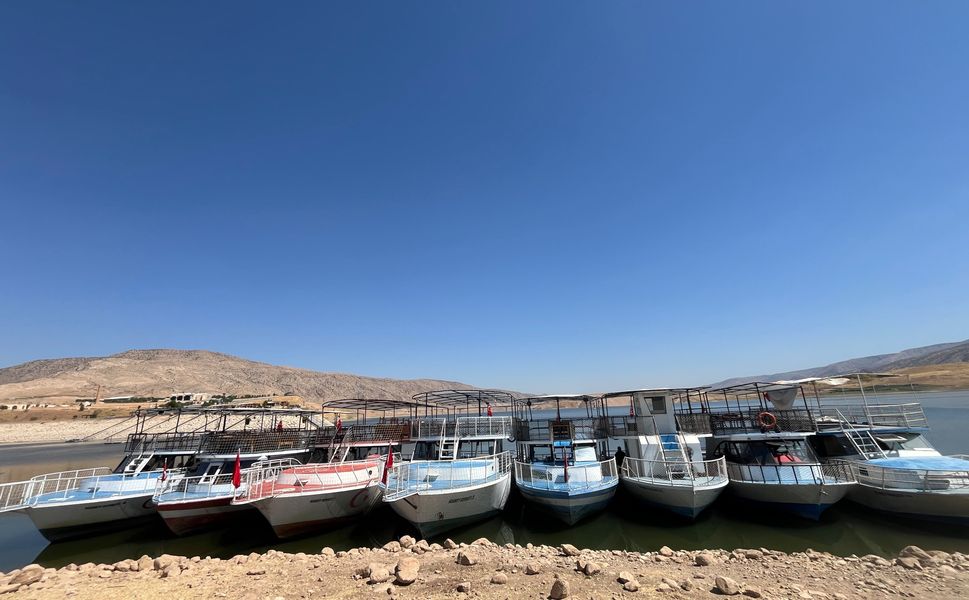 Hasankeyf’te Tekneler Kıyıya Çekildi! Turistler Tekne Turundan Mahrum Kaldı