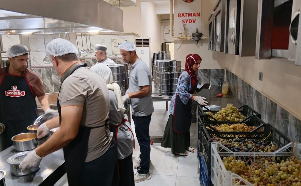 İl Özel İdaresi Bahçesinden Aşevi Sofralarına