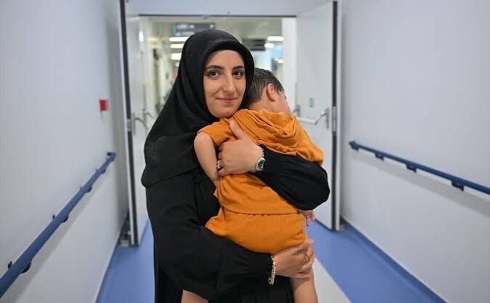 12 Yıllık Çocuk Hasretinin Ardından Milyonda Bir Görülen Hastalığı Yenerek İkizlerine Kavuştu