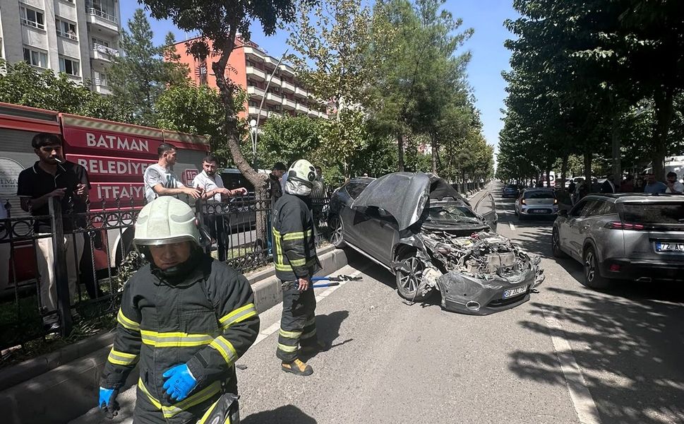 Kontrolden çıkan otomobil takla attı