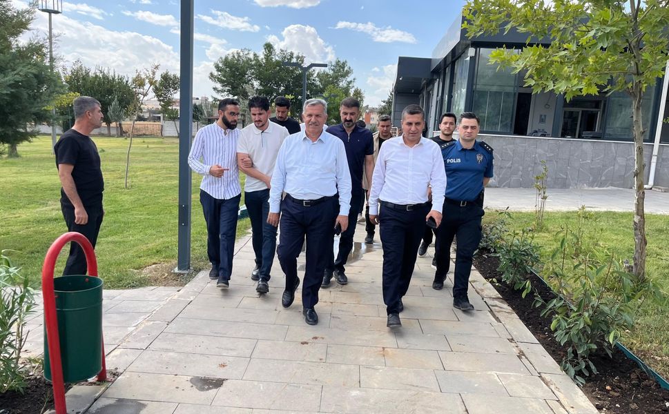 Kozluk Kent Parkı tamamlandı! Kaymakam ve Başkan sahada inceledi