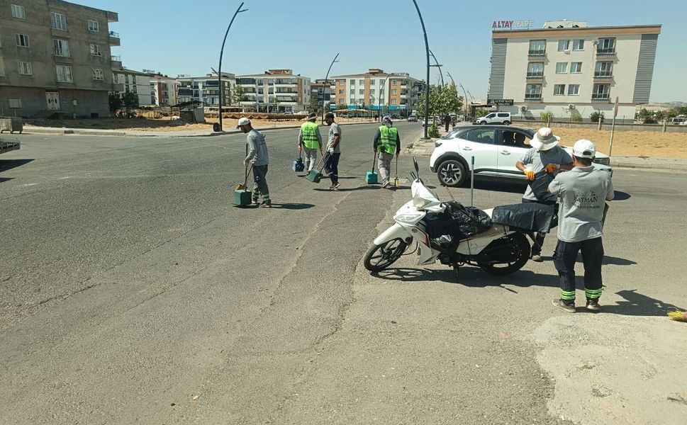 Mahallelerden ana arterlere kadar temizlik çalışması