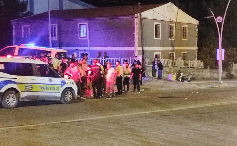 Motosikletli kurye ile otomobil çarpıştı: Bir yaralı