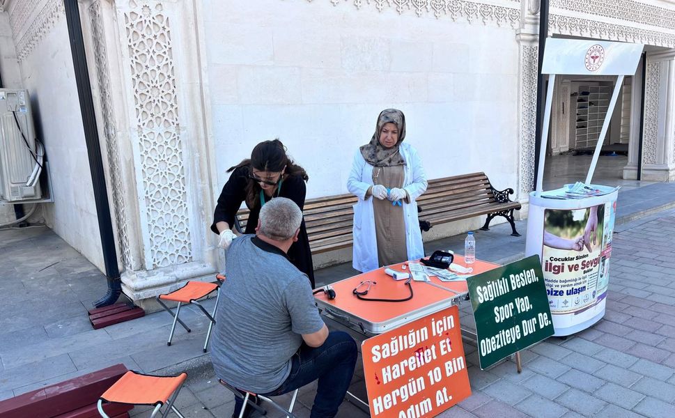 Sason’da Meydanda Ücretsiz Tansiyon ve Şeker Taraması