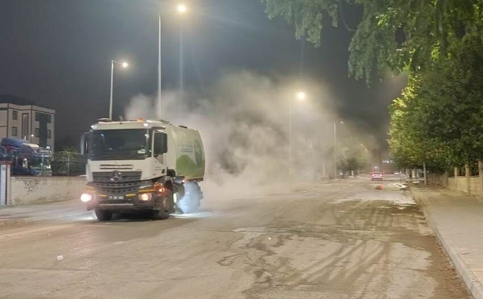 Temizlik ekipleri kentin dört bir yanında