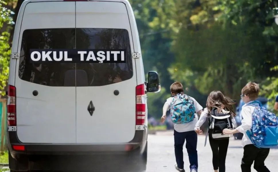 BATMAN'DA SERVİS KRİZİ: VELİLER MERKEZİ SERVİS SİSTEMİNE VE "SENET" ŞARTINA İSYAN ETTİ!
