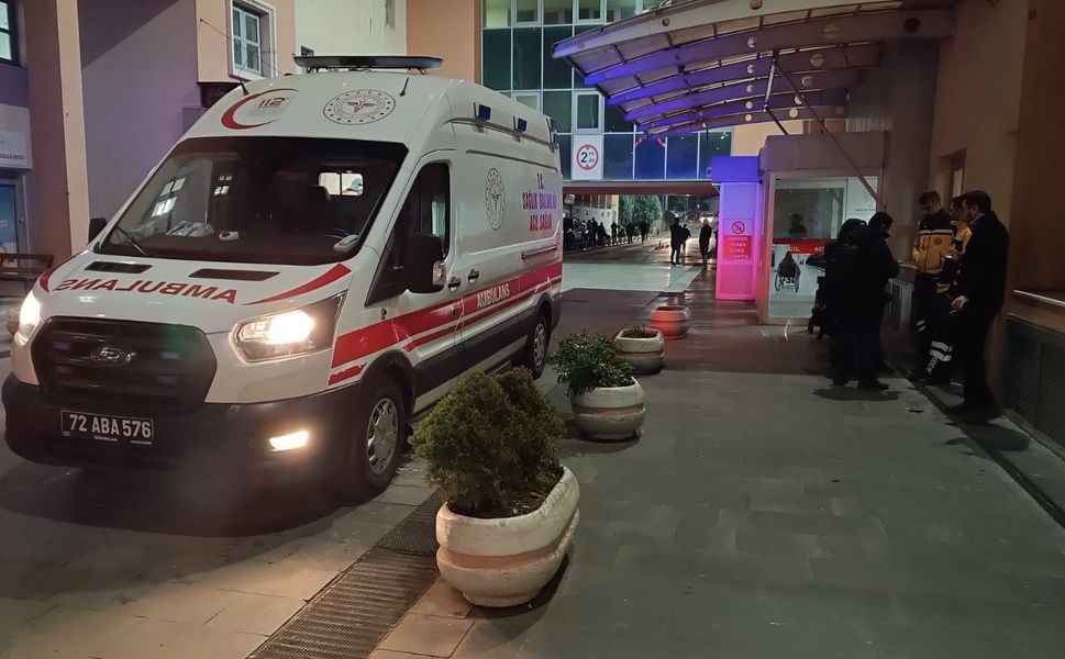 ARACINDA SİLAHLA YARALI BULUNDU