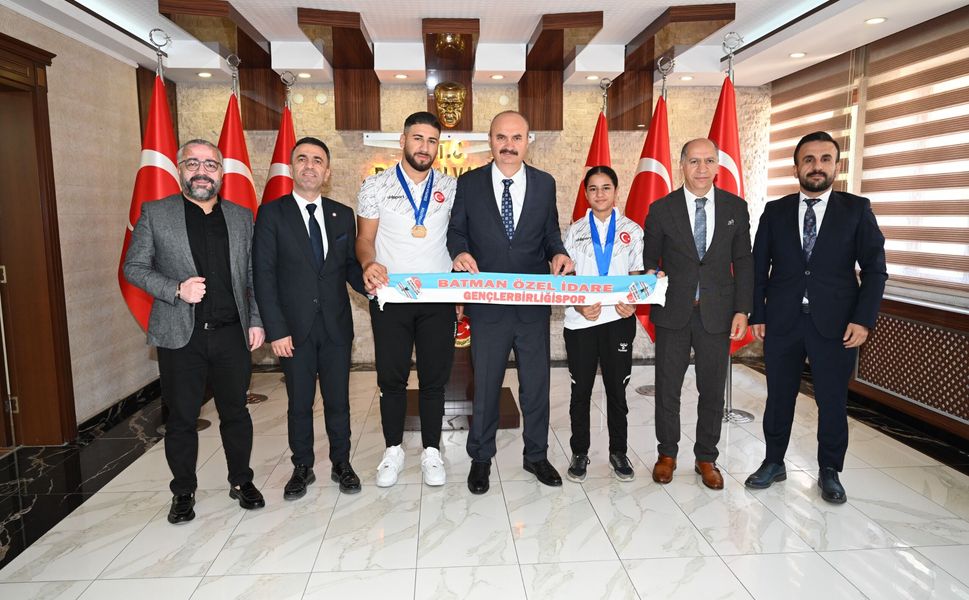 Avrupa Şampiyonu Batmanlı Sporculara Vali Canalp’ten Altın Ödül