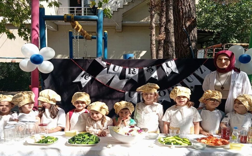 Batman’da Minikler Kolları Sıvadı: Turşu Kurmayı Öğrendiler