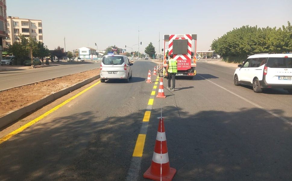 Batman’da trafik güvenliği için yol çizgileri ve sinyalizasyon çalışması