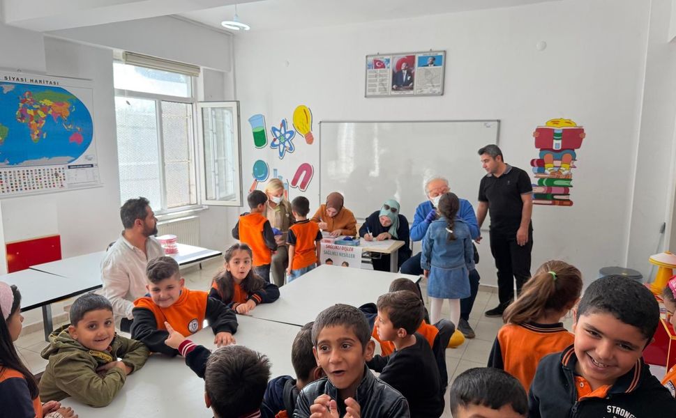 Bıçakçı İlkokulu’nda Miniklere Ağız ve Diş Sağlığı Eğitimi