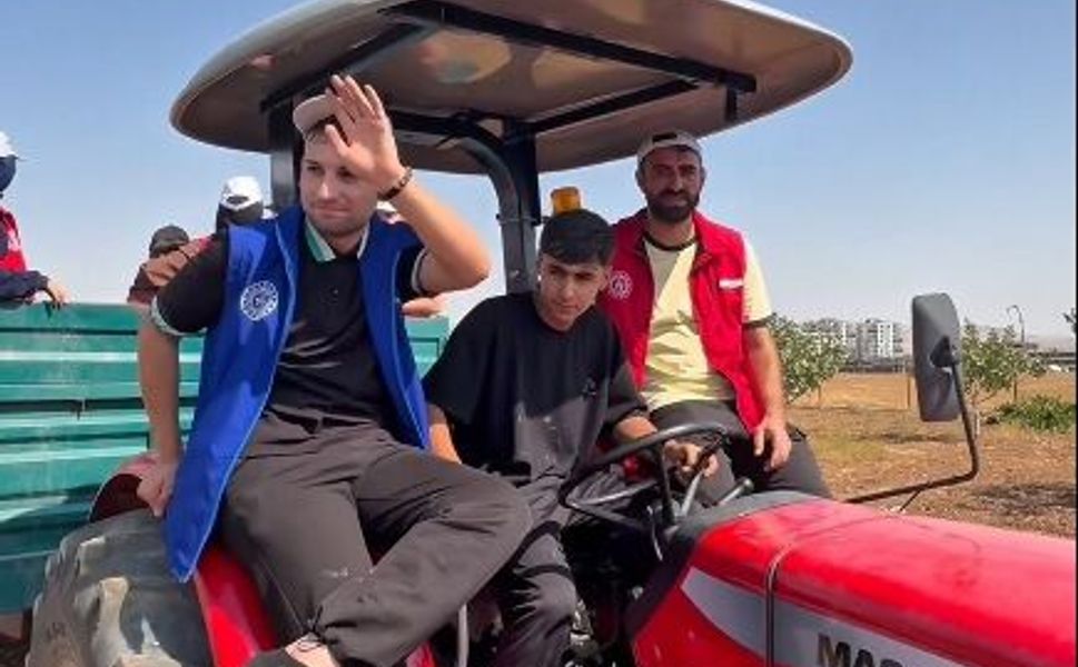 Binatlı’da fıstık hasadına gönüllü destek