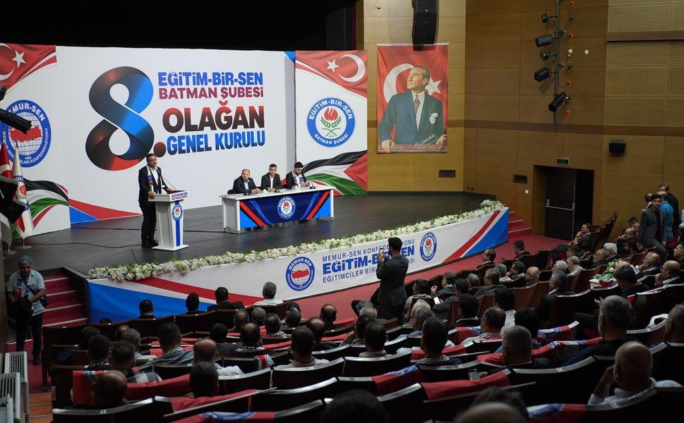 Eğitim-Bir-Sen’de Şehmuz Önlü güven tazeledi