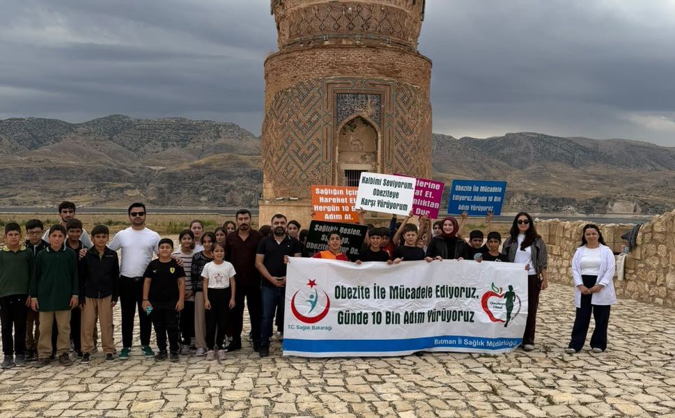 Hasankeyf’te öğrenciler sağlık için 10 bin adım attı