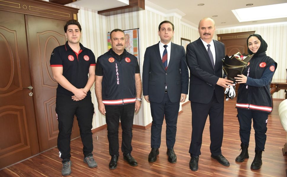 İtfaiyecilerden Vali Canalp’e Anlamlı Ziyaret