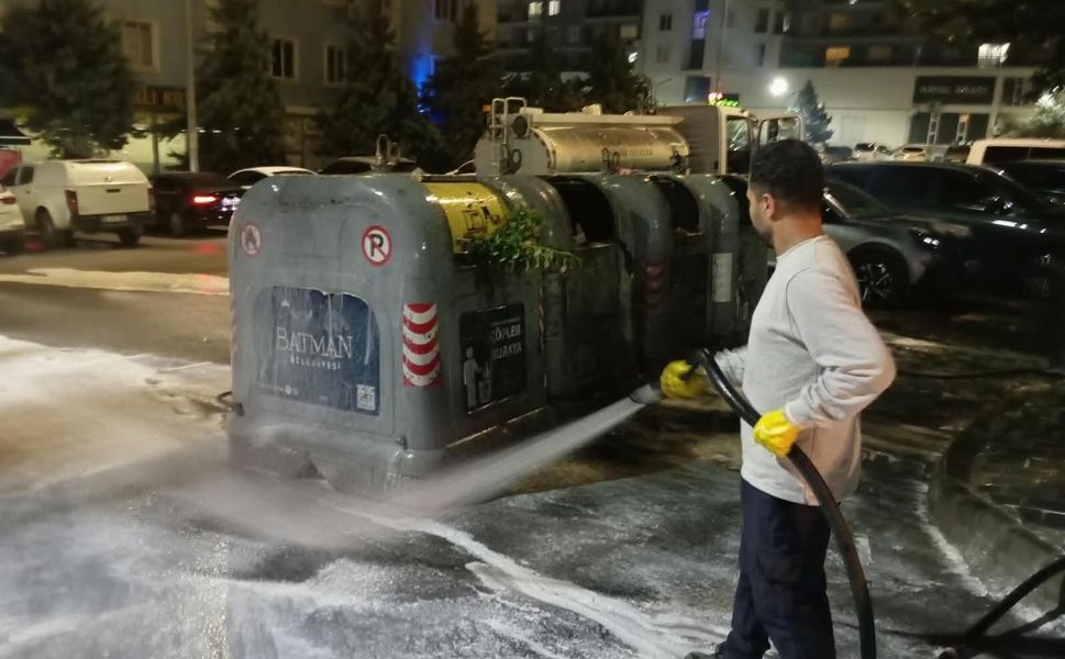 KENT GENELİNDE TEMİZLİK ÇALIŞMALARI SÜRÜYOR