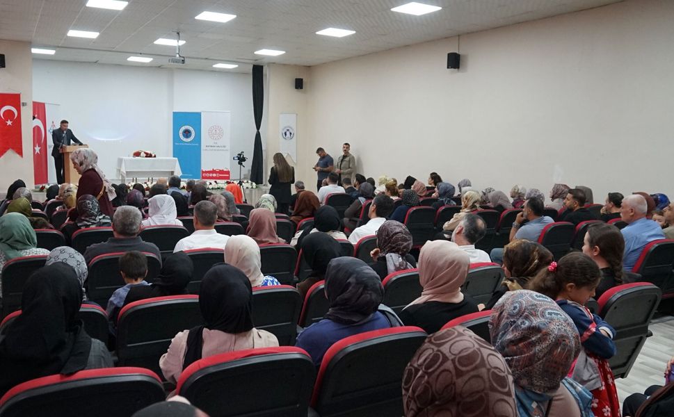 Kültür Ortaokulu’nda aile içi iletişim masaya yatırıldı