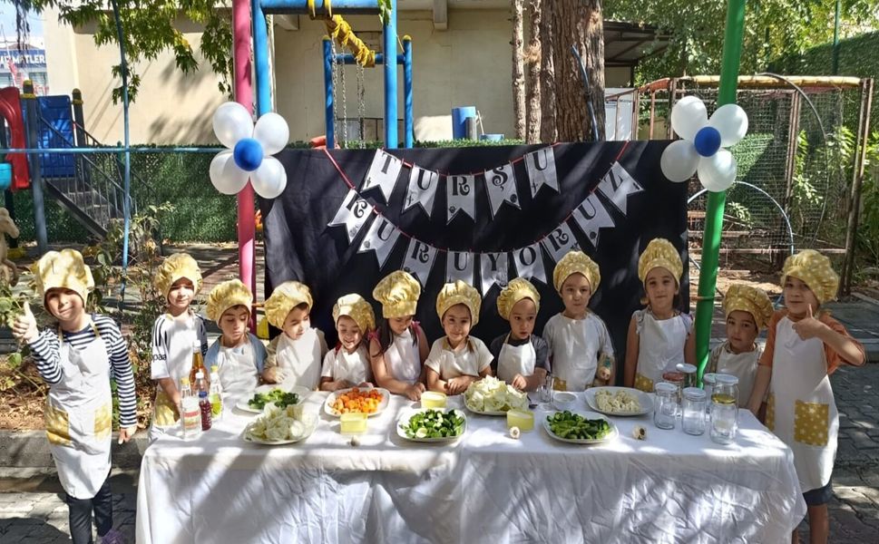 Miniklerden Turşu Yapımı Etkinliği
