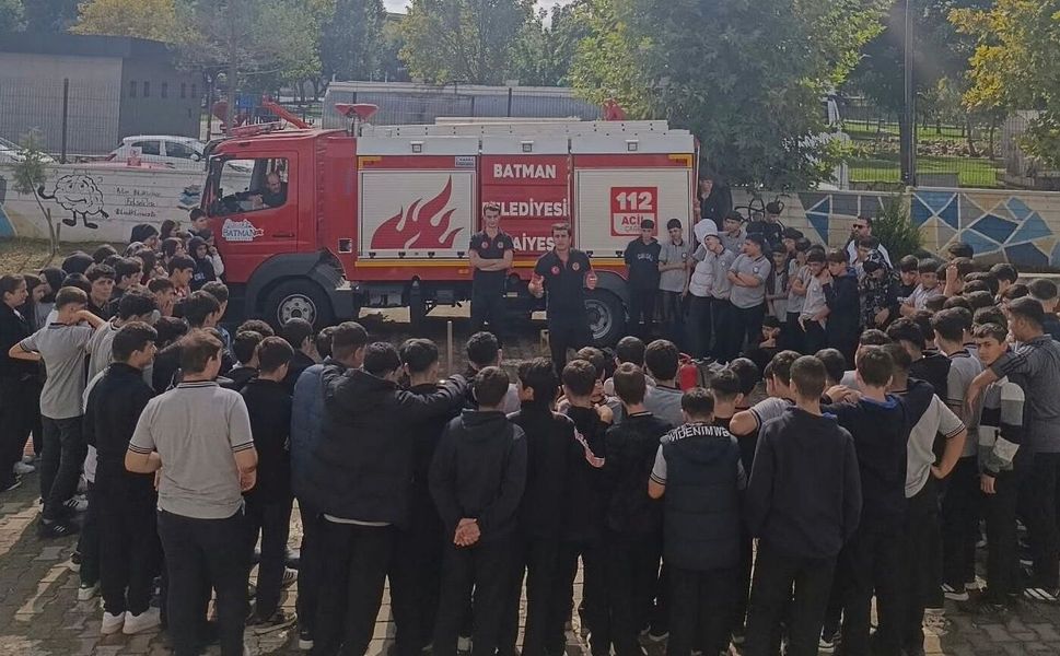 Öğrencilere afet eğitimi: İtfaiye ekipleri okullarda!