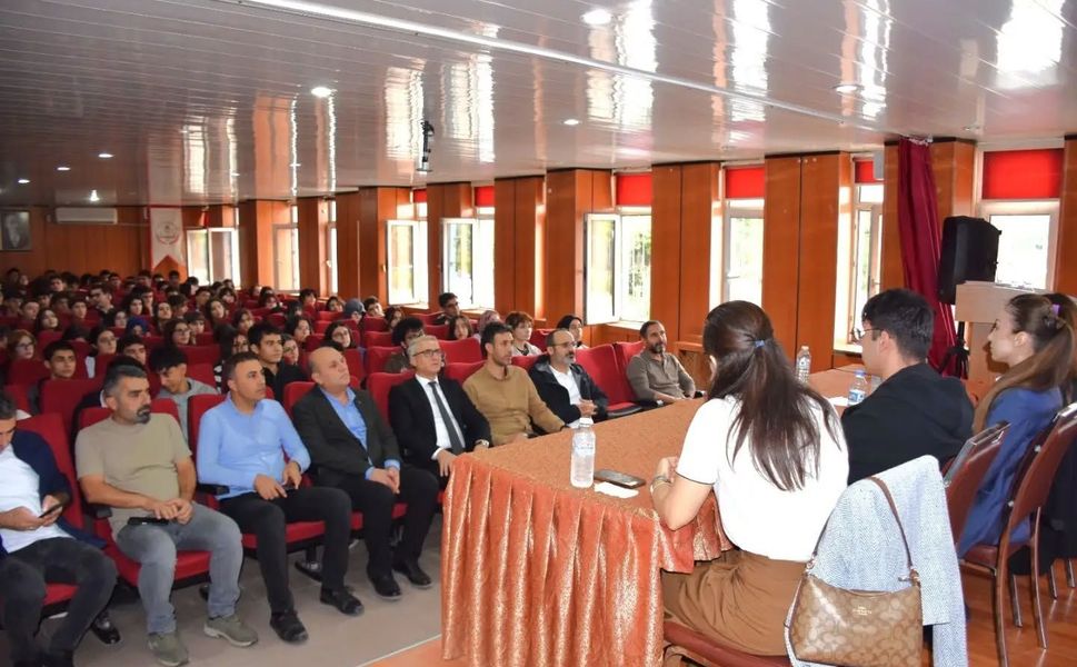 Öğrencilere Avrupa’nın kapıları açıldı