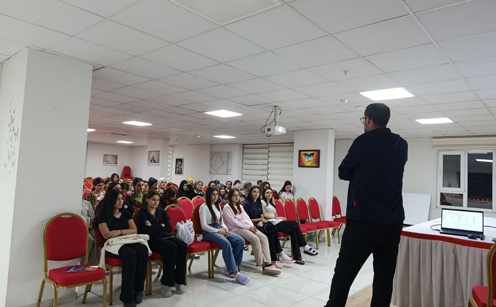 Öğrencilere Üniversite ve Yurt Hayatına Uyum Semineri