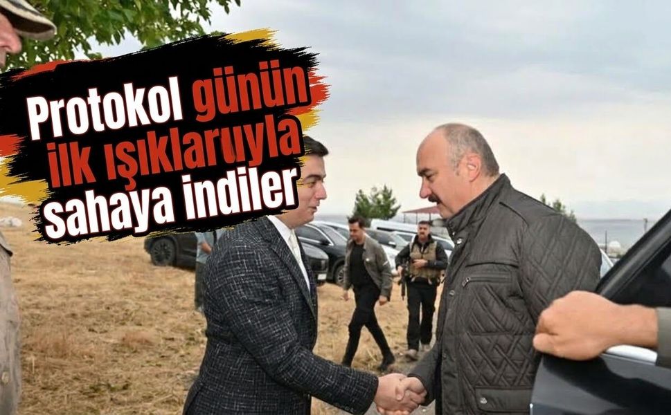 Protokol günün ilk ışıklarıyla sahaya indiler